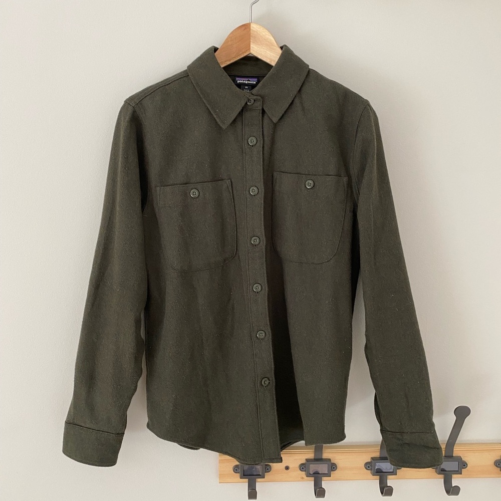 Patagonia women’s Organic Cotton Long-Sleeve Fjord Flannel Shirt